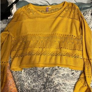 Mustard yellow Francesca’s knit cropped sweater